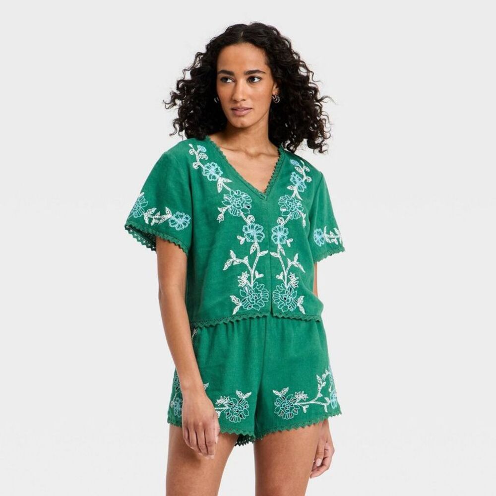 Universal Thread Green Embroidered V-Neck Tunic Top
